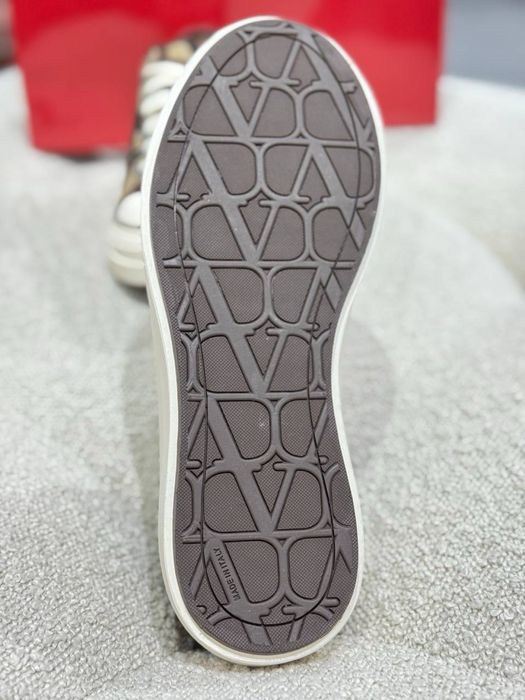 Кеди без коробки Valentino 37,38,39р