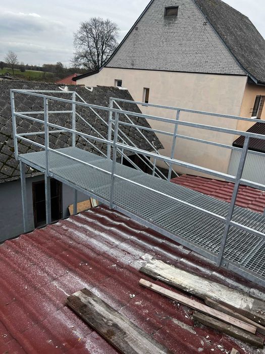 Schody metalowe zewnętrzne  stalowe techniczne krata