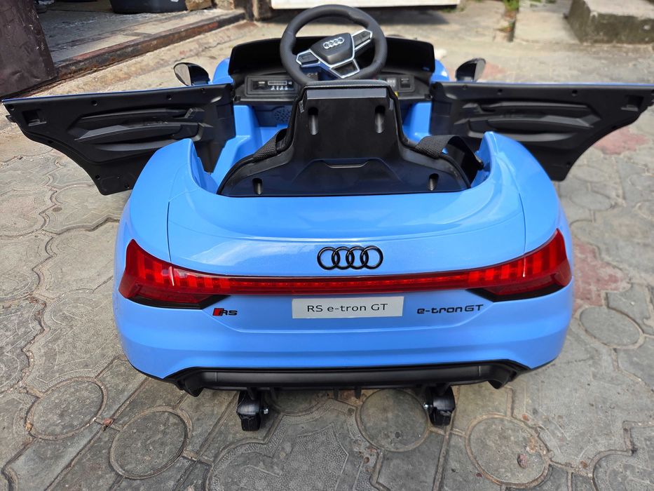 Дитячий електромобіль Audi RS e-tron GT (свіжий акумулятор!)
