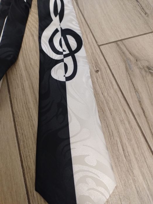 Super krawat klucz wiolinowy Nowy