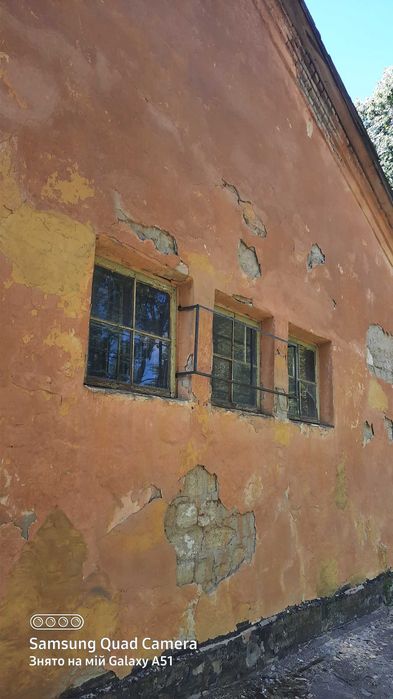 Продам  склад  виробництво  в  місті Прилуки 700 м\кв.