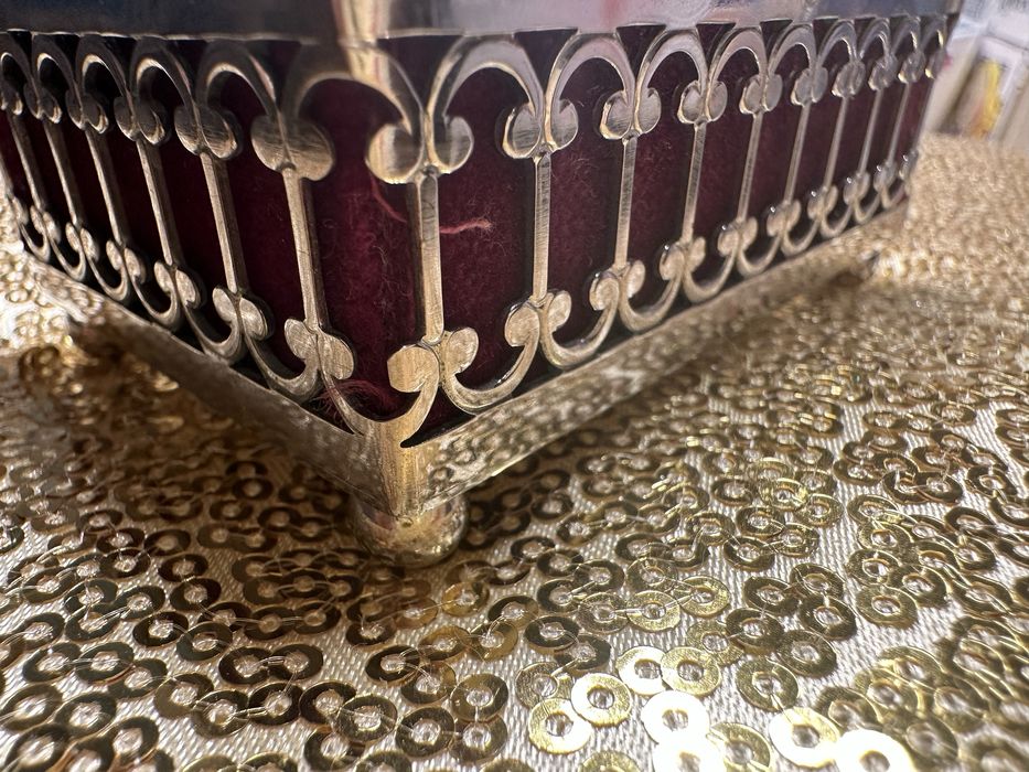 Metalowa szkatułka  pudełko na biżuteria prl