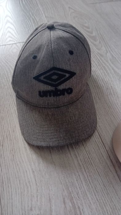 Czapki z daszkiem Umbro i Champion