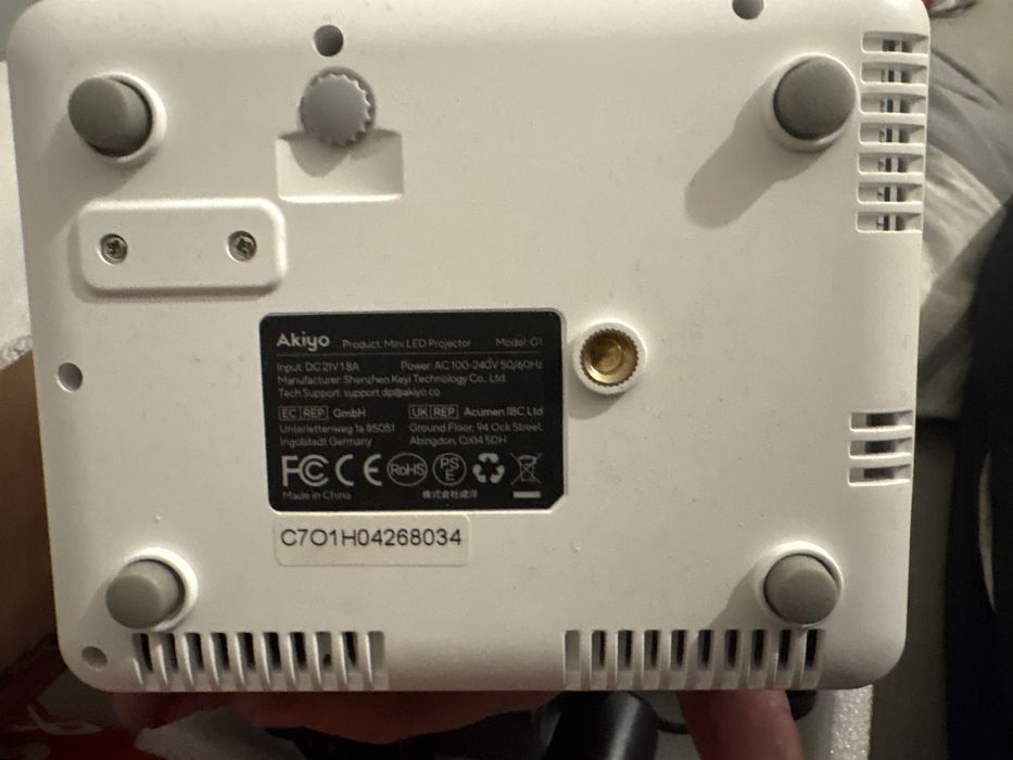 Mini Projektor LED Akiyo O1 – Kompaktowy Rzutnik / Stan BARDZO DOBRY
