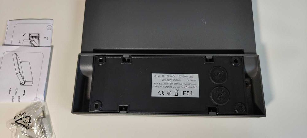 Aluminiowa lampa zewnętrzna LED EBION 18W 4000K, wodoodporna, IP54