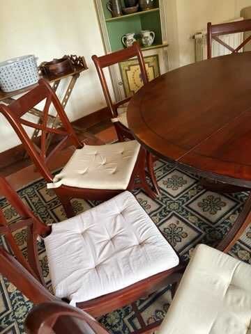 Mesa Extensivel Madeira Maciça + 8 Cadeiras | Bom Estado