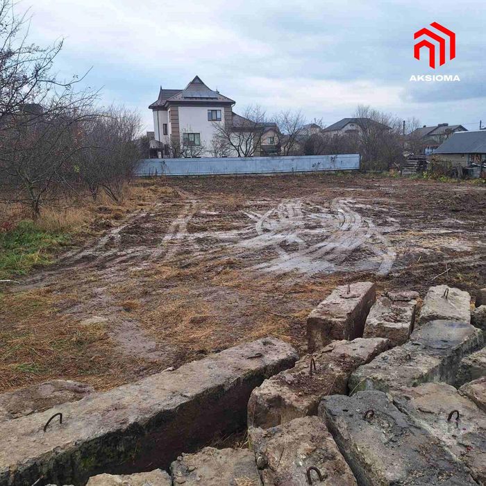 Продається 10 сот у Крихівцях,ліва сторона.