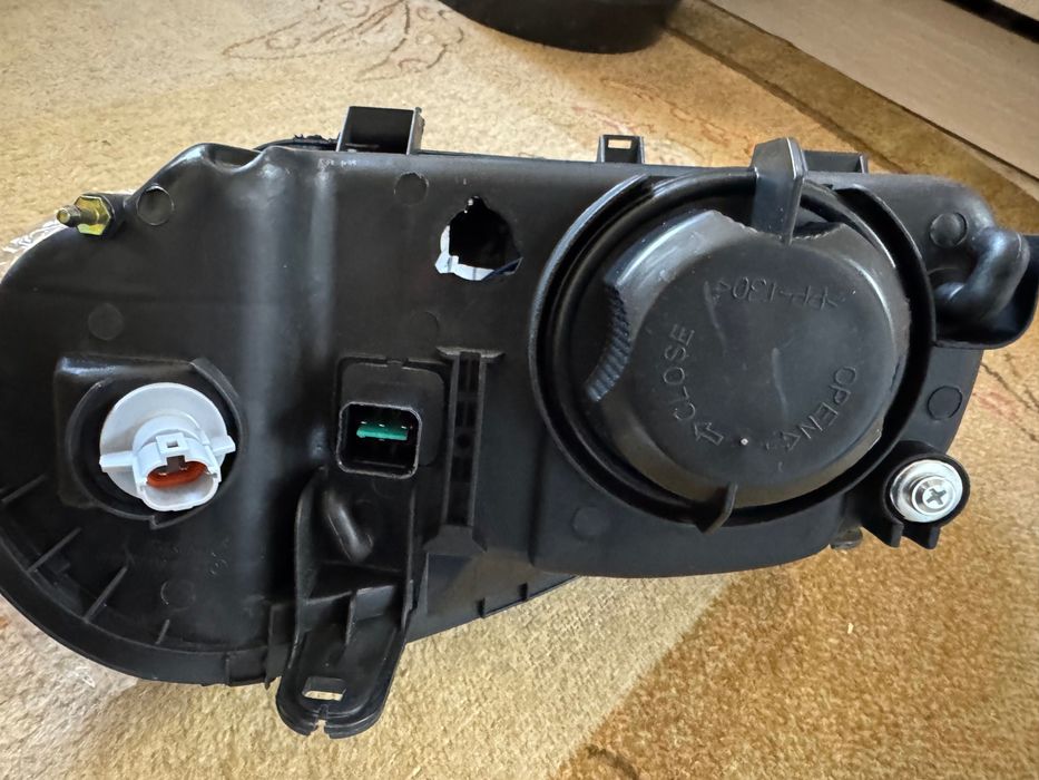 Фара ланос права ліва