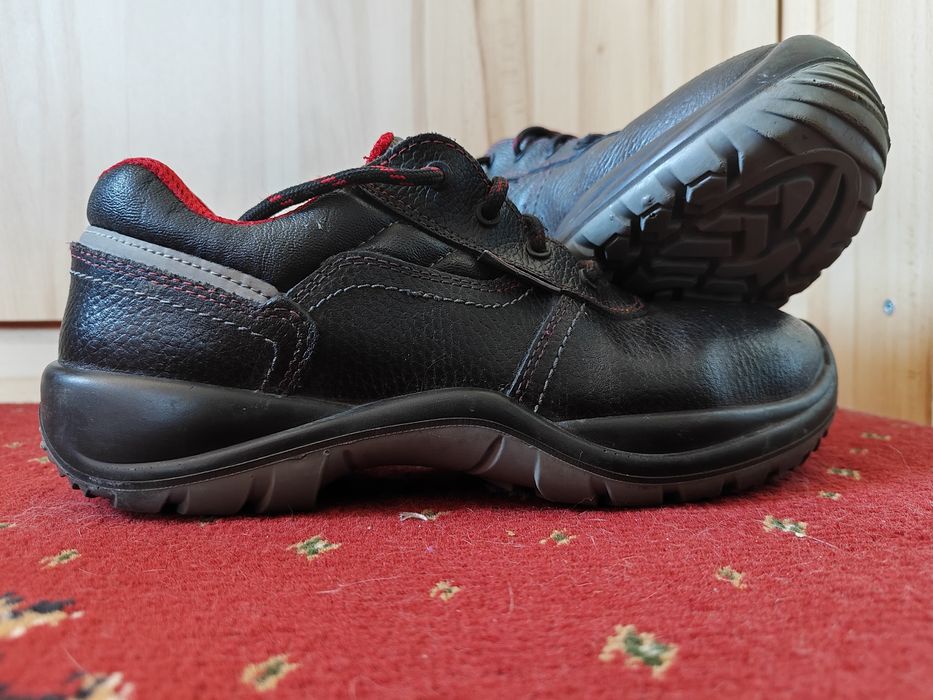 Рабочие полуботинки.