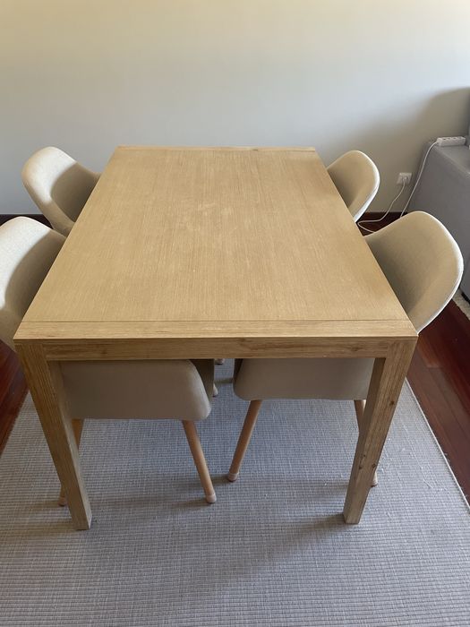 Mesa extensivel e 4 cadeirais