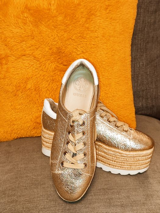 Guess nowe espadryle na koturnie zlote
