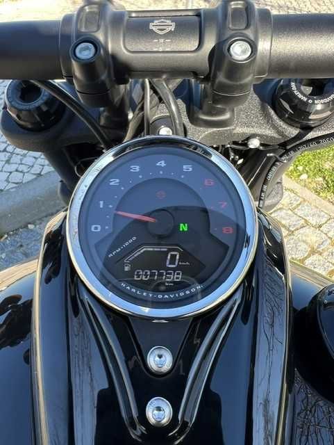 Harley Davidson Fat Bob 114, c/ Vance and Hines c/ nova