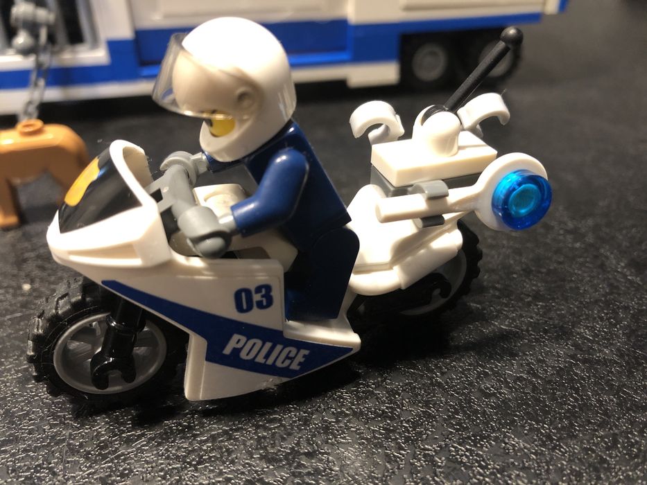 Klocki Lego 60139 City - 3 w 1 Policja, mobilne centrum dowodzenia