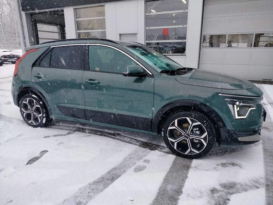 Kia Niro samochód dealerski, mały przebieg, promocyjna cena