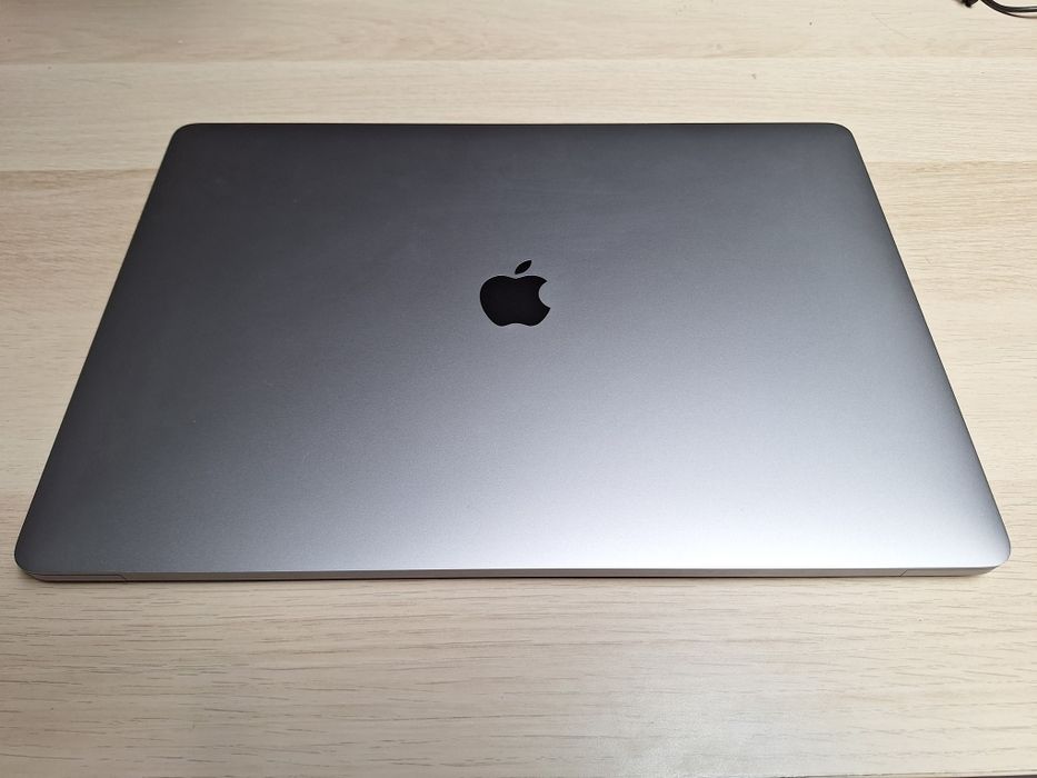 MacBook Pro 16 (2019)64729595504643123