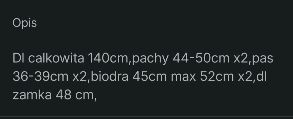Elegancka mala czarna z koronka z przodu i blyskiem