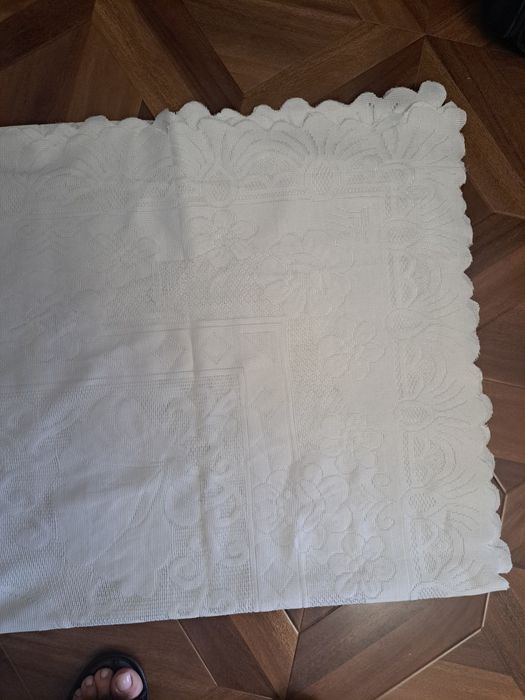 Скатертини в асортименті.