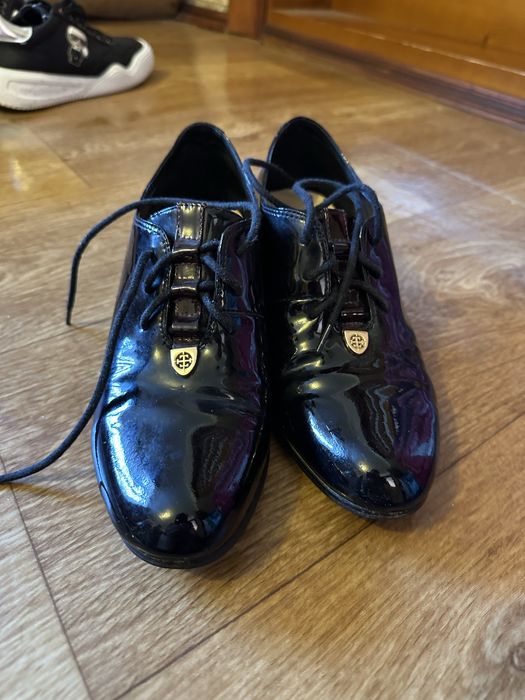 Лакові жіночі черевички