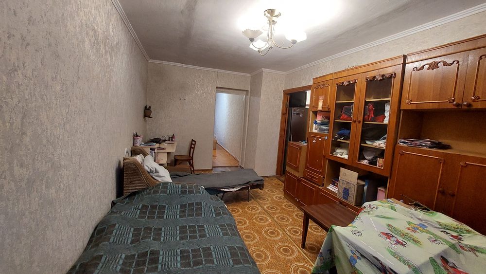 Продам 2-кімнатну квартиру. Вул.Стависька,33.