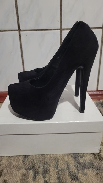 Продам жіночі туфлі на підборах