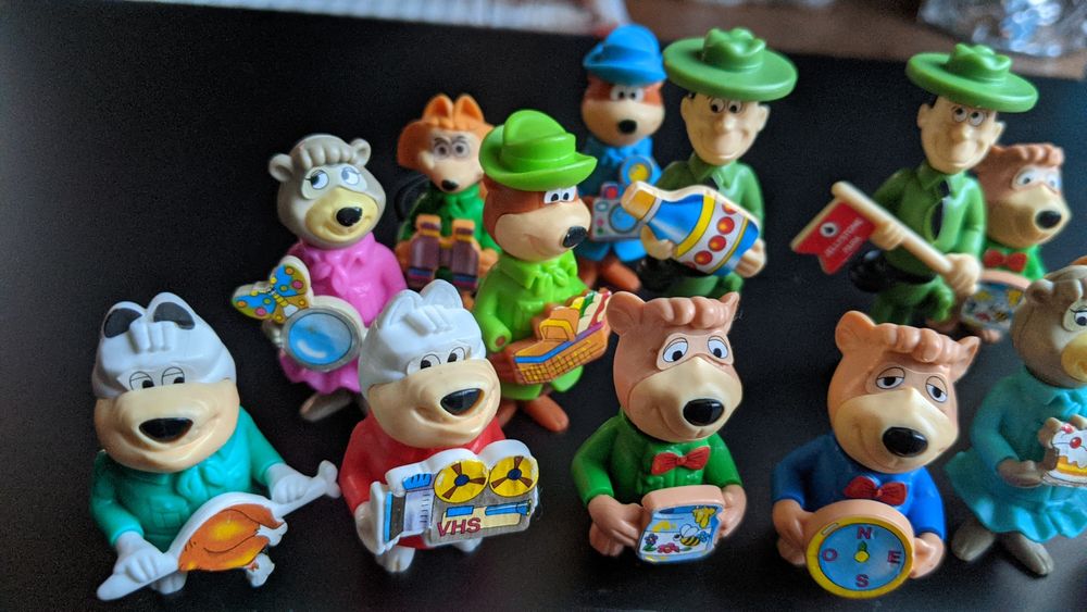 Stare Kolekcjonerskie Figurki Kinder Niespodzianka Miś Yogi 1996r 14sz