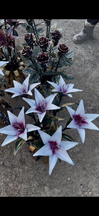 Ковані квіти на могилу