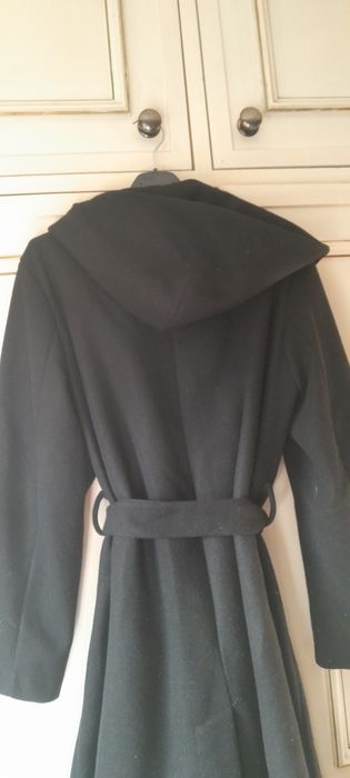 Casaco comprido com capuz estilo robe