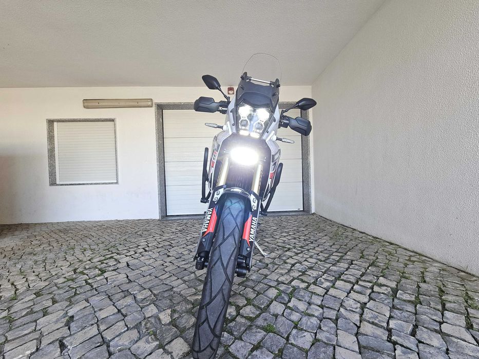 Yamaha Tenere 700 com Top Case e livro de revisões carimbado