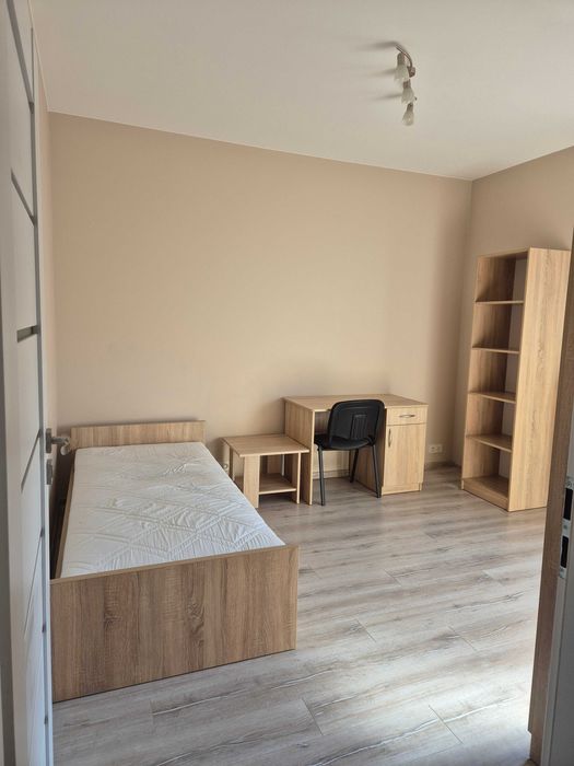 Pokój w trzyosobowym mieszkaniu