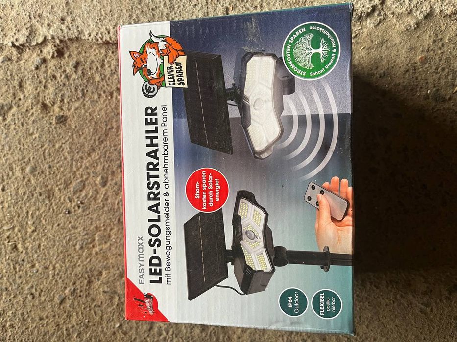 Вуличний ліхтар із сонячною панеллю