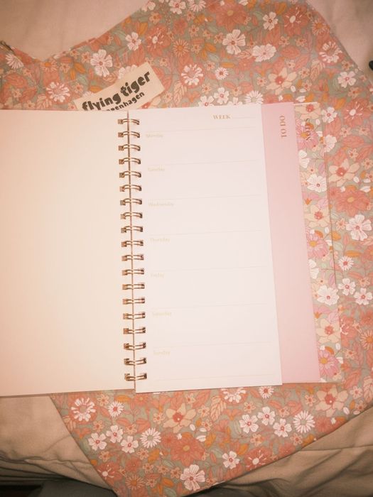 Saco acompanhado com caderno