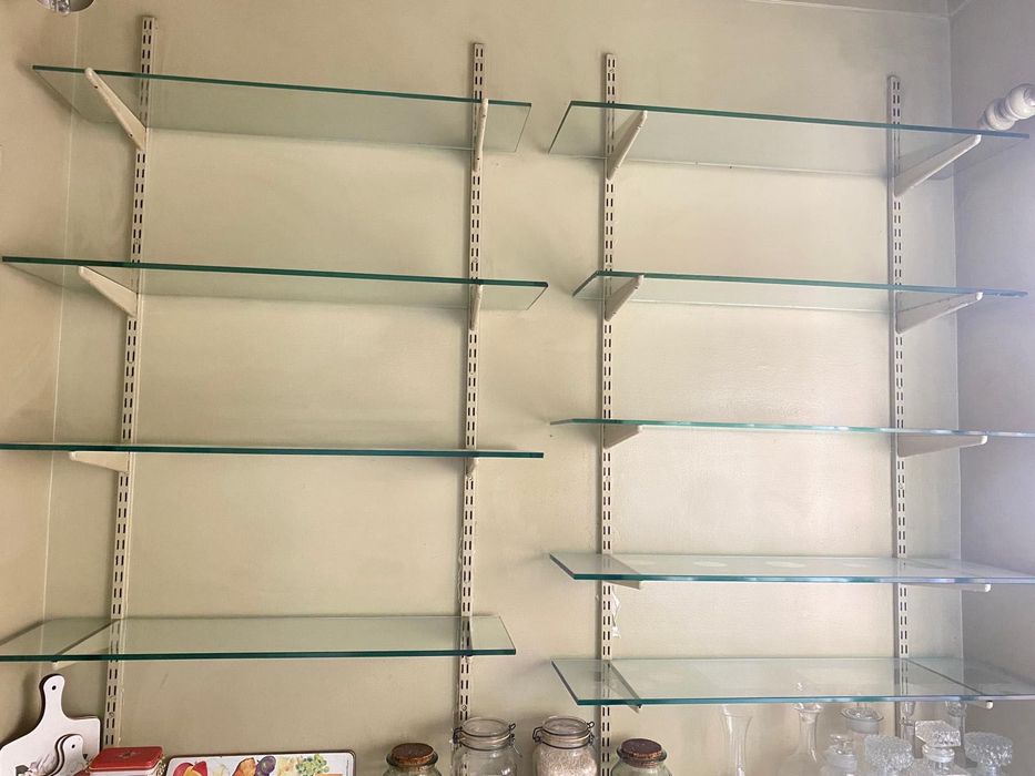 13 vidros de prateleiras  grissos  7 de 95x27x1 cm + 5 tamanhos variados