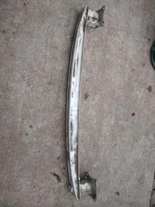 Задний усилитель бампера Skoda yeti