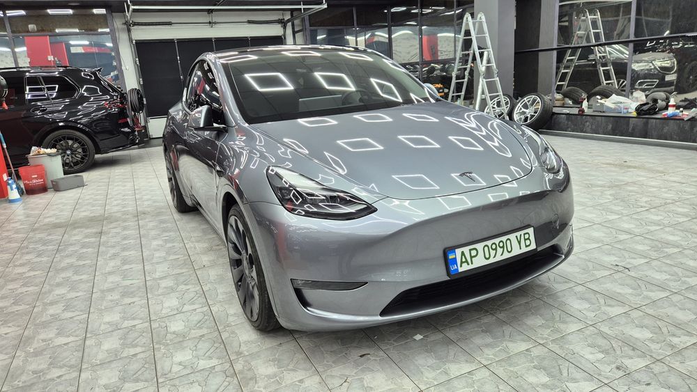 Tesla  Y  performance
