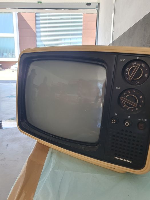 Tv Antiga para decoração.