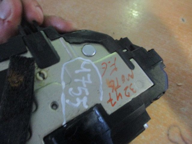 Fechadura / fecho porta frente esquerdo NISSAN Note (E12)