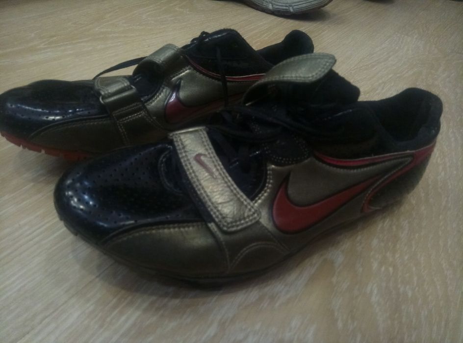 Продам шиповки nike