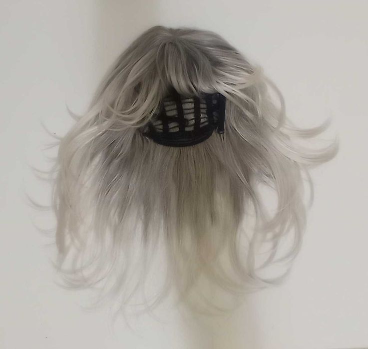 Peruca cinzenta/cinza e branca de alta qualidade