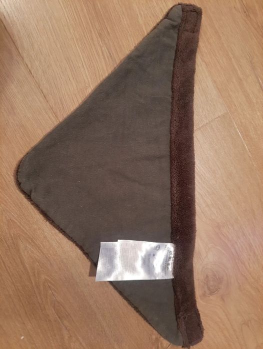 Szalik trójkąt polarowy brązowy