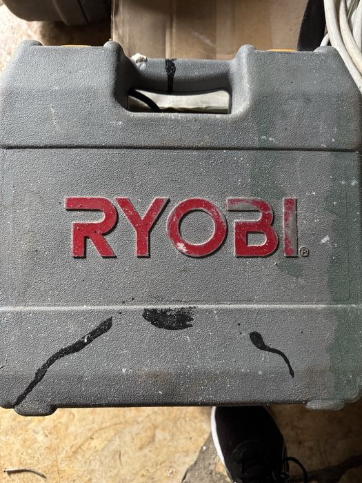 Lixadora elétrica vibratória Ryobi