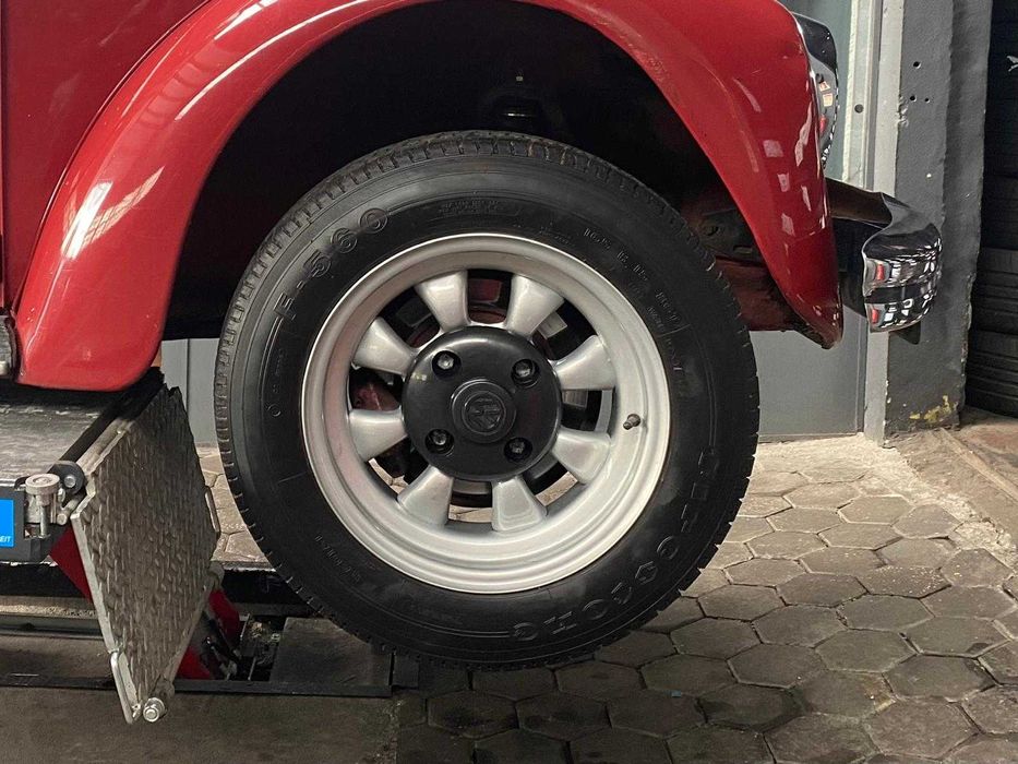 Quatro jantes especiais R 15, para Carocha, com quatro pneus 165 R 15