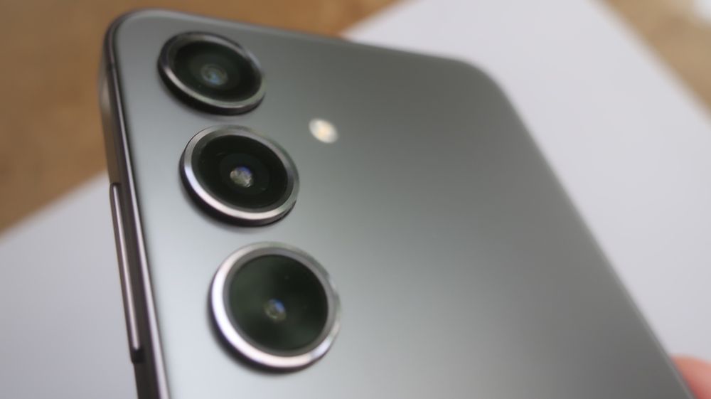 Samsung Galaxy S24 (só 20x carregado)