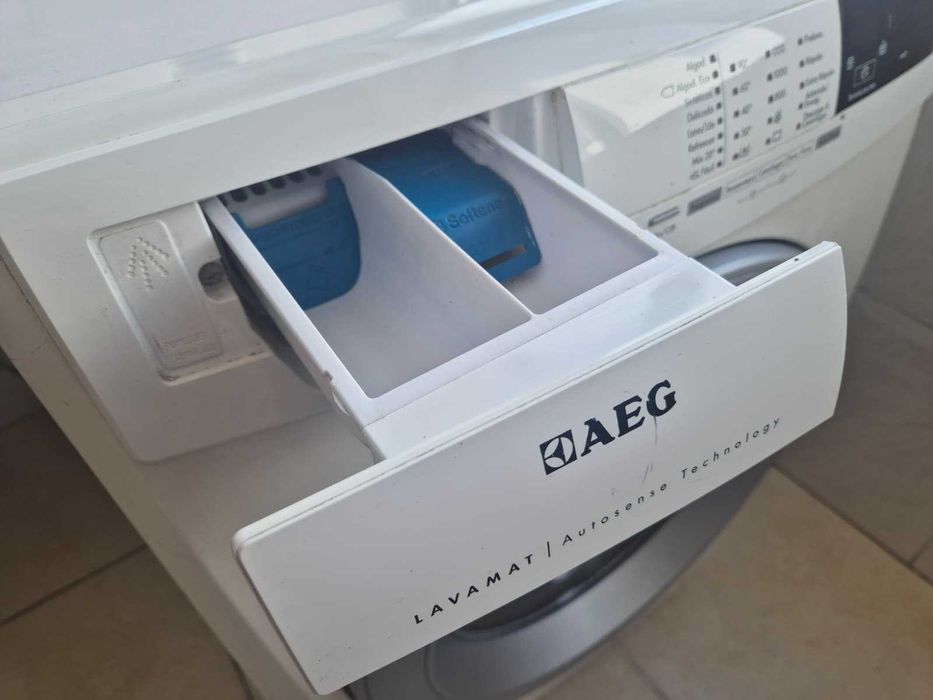 Máquina de Lavar Roupa AEG 8kg de Carga, Super Eficiente e em Excelente Estado