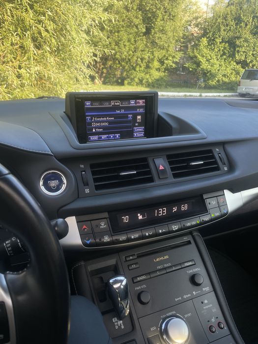 Lexus ct 200h 2013р