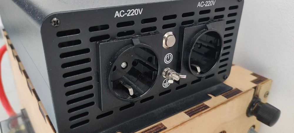 Інвертор чистий синус Datouboss 2000W 12V, пікова 4000W