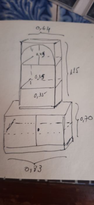 Móvel vitrine com duas portas