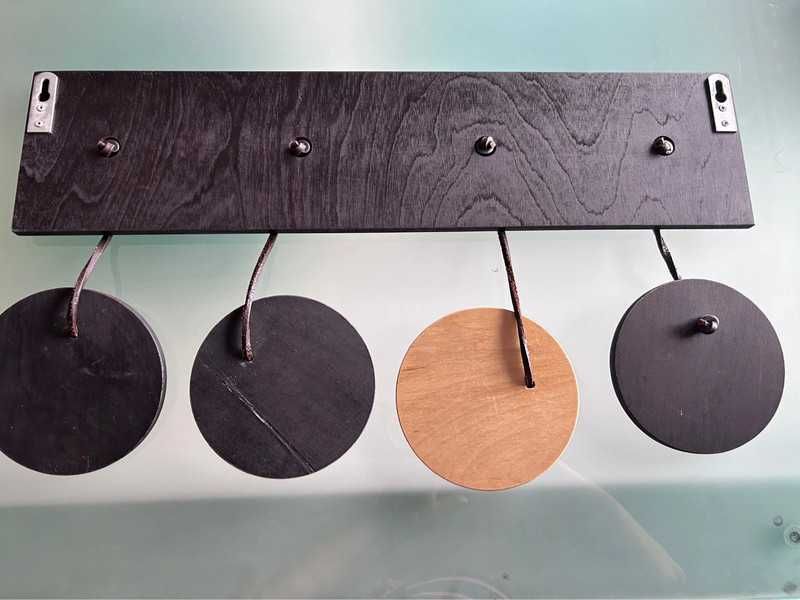 Cabides de parede em madeira