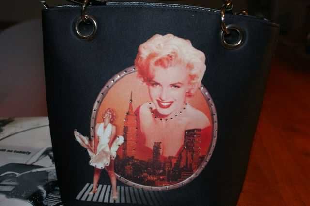 Torebka z Marilyn Monroe na ramię na pasku czarna damska torba