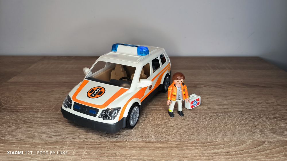 Playmobil zestaw 70050 ambulans karetka