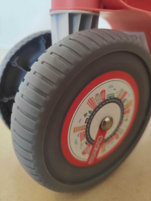 Triciclo/andarilho criança toysrus cor de rosa